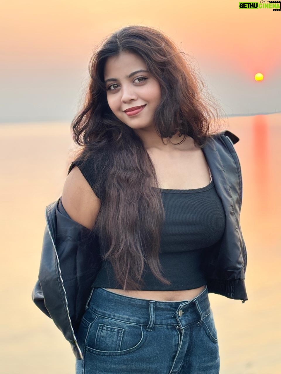 anushka roy - 6.9K Likes - 🌚✨