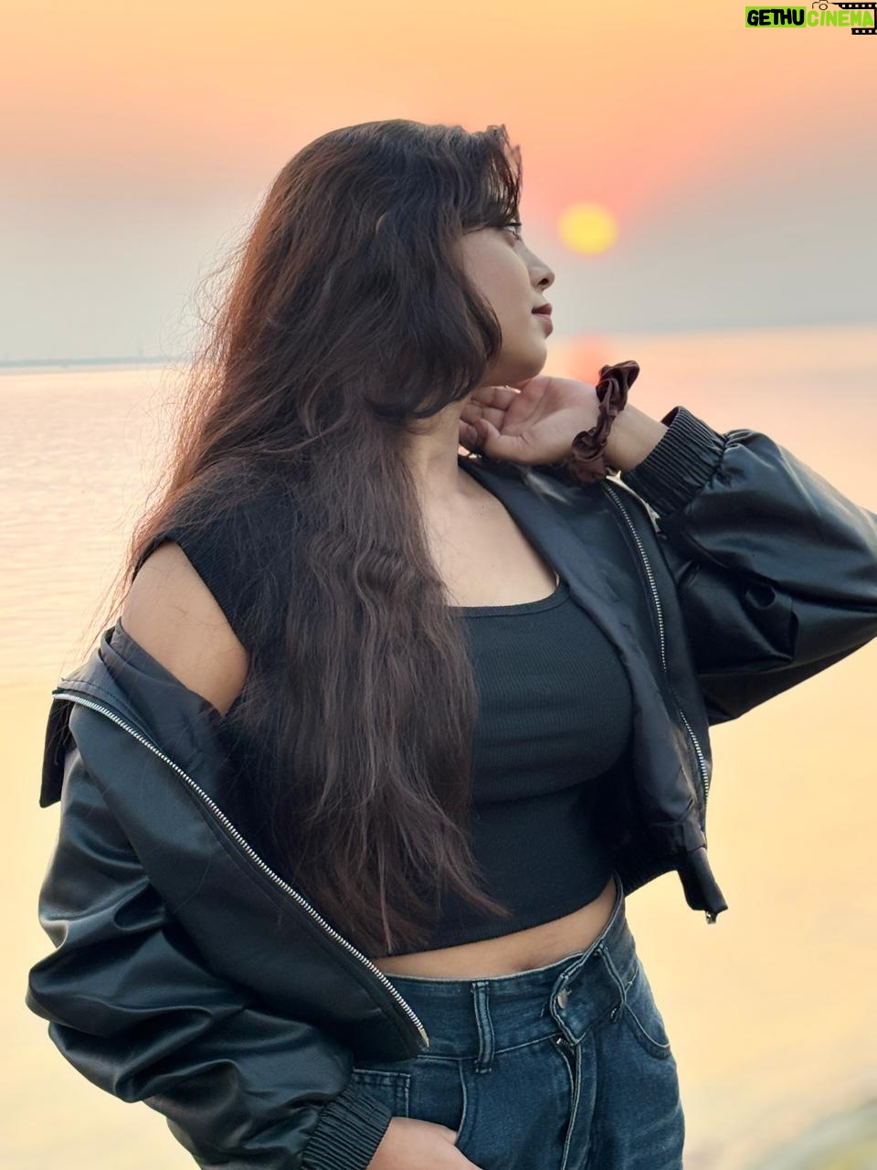 anushka roy - 6.9K Likes - 🌚✨