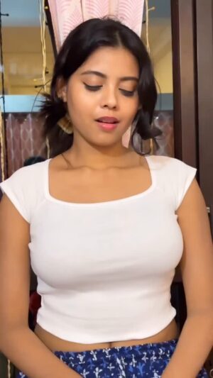 anushka roy Instagram - Obhodro hoyechi ami tomari preme tai👀 #reels #instagood #reelsinstagram #instagram #instalike #instagramreels #instagramreels #reelitfeelit #trending #trending #love #reels #instagood