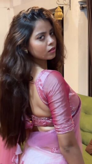 anushka roy Instagram - Tere liye👀 #reels #instagood #reelsinstagram #instagram #instalike #instalike #reelitfeelit #instagramreels #trending #love #reels #instagood