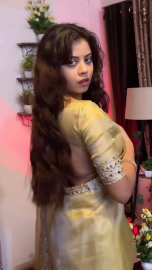 anushka roy Instagram - 👀✨ #reels #instagood #reelsinstagram #instagram #instalike #reelitfeelit #instagramreels #trending #love #reels #instagood #reelsinstagram