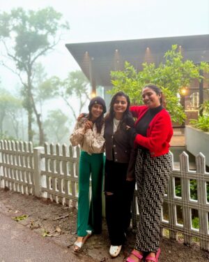 bhumika Basavaraj Instagram - That smell of wet earth, and the sound of falling rain is my addiction✨🌧️

#bhumikabasavaraj
