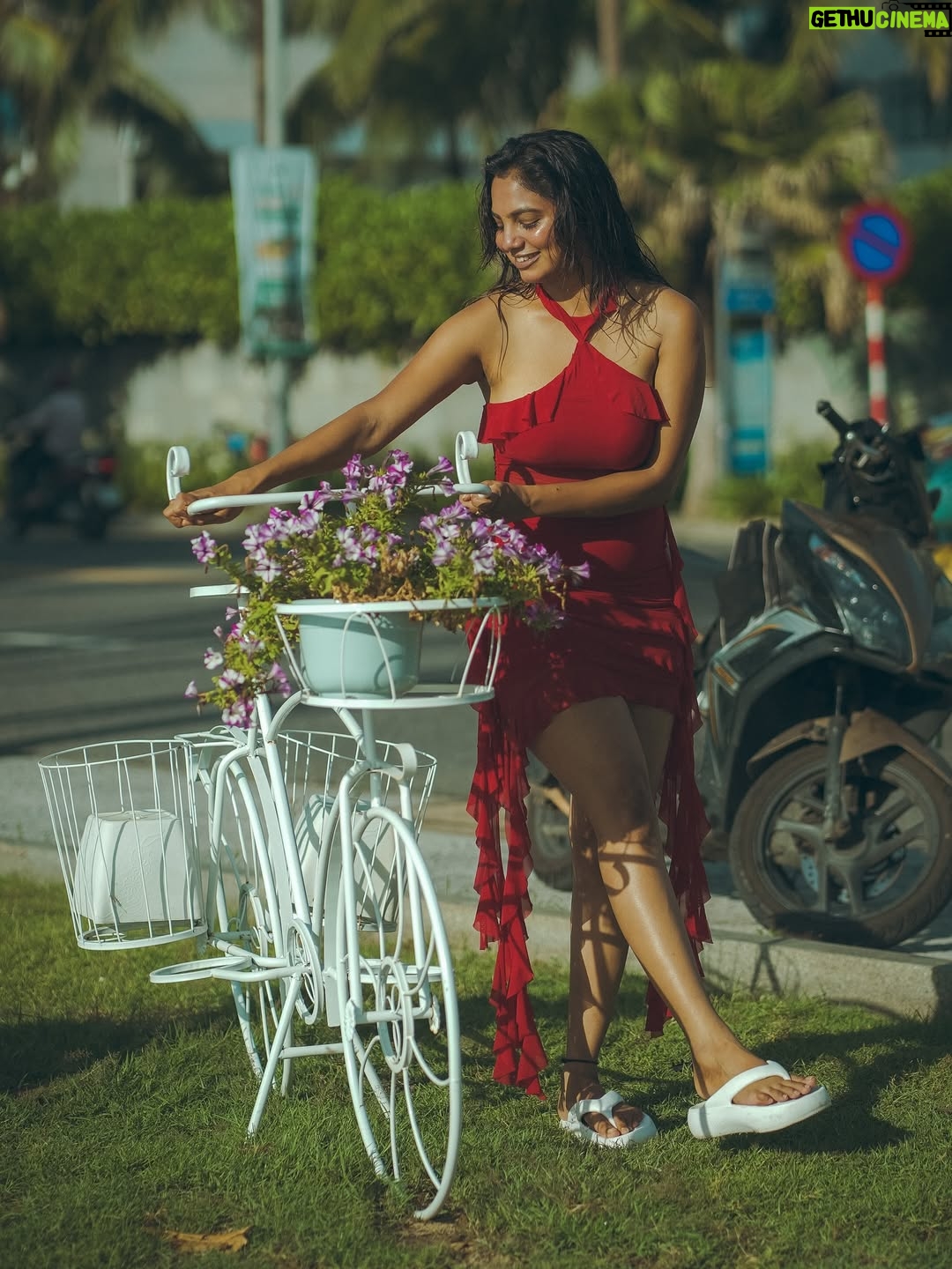 bhumika Basavaraj - 58.4K Likes - ♥️Red is not just a color, it’s a whole mood ✨ 
agree..? 
Moniicaaaaa… love u Bhuuumiikkaaa 😜🙈

#bhumikabasavaraj #vietnamdairies🇻🇳