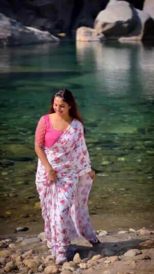 bhumika Basavaraj Instagram - Saree   me   blue water 🙈♥️

#saree - @radheysdesignerstudio 

#bhumikabasavaraj #meghalaya