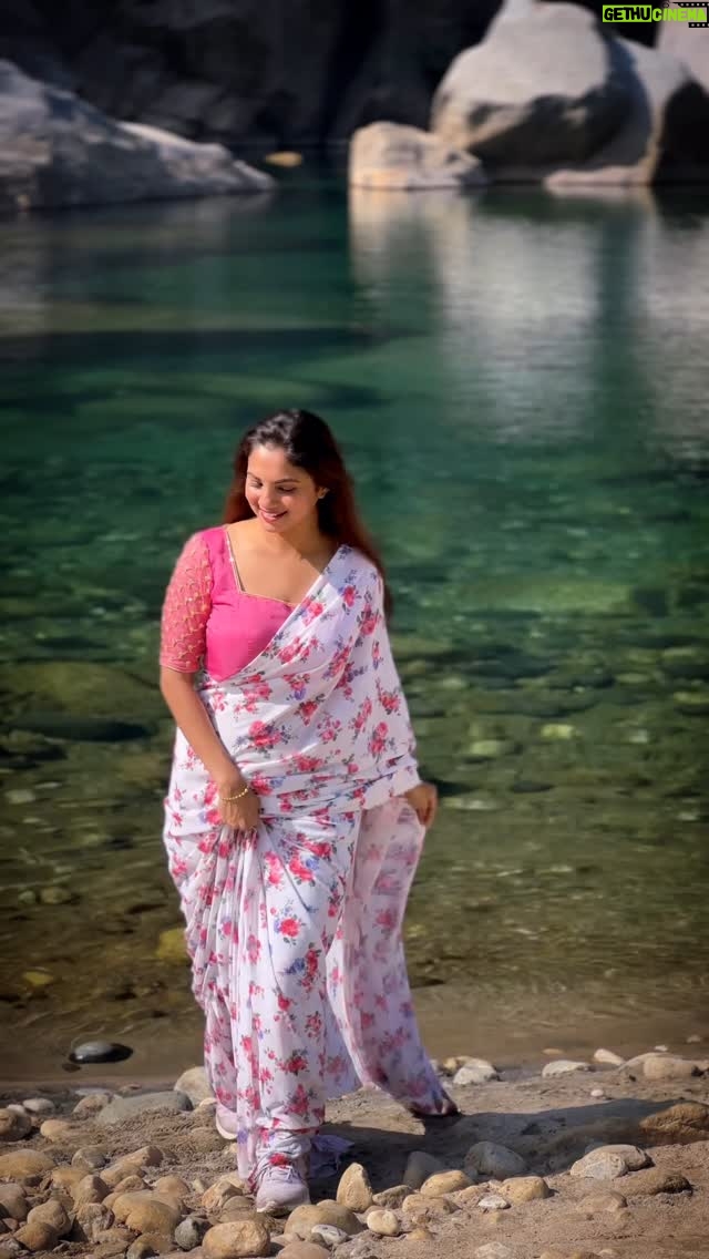 bhumika Basavaraj - 74.6K Likes - Saree   me   blue water 🙈♥️

#saree - @radheysdesignerstudio 

#bhumikabasavaraj #meghalaya