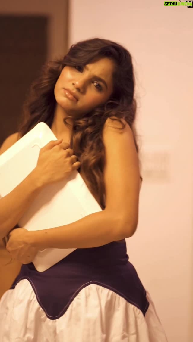 bhumika Basavaraj - 93.7K Likes - Yene helu sanjuuuu 😜🙈 

#bhumikabasavaraj