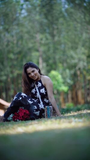 bhumika Basavaraj Instagram - Who all got roses from your Valentine 🙈💐

#bhumikabasavaraj