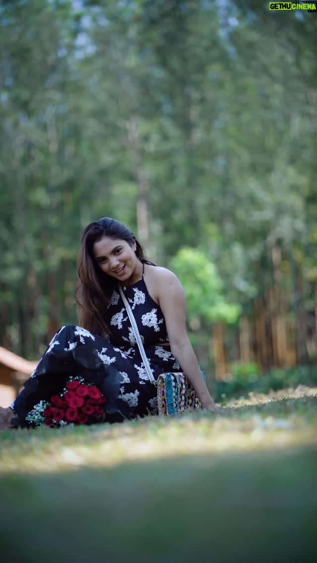 bhumika Basavaraj - 110.5K Likes - Who all got roses from your Valentine 🙈💐

#bhumikabasavaraj