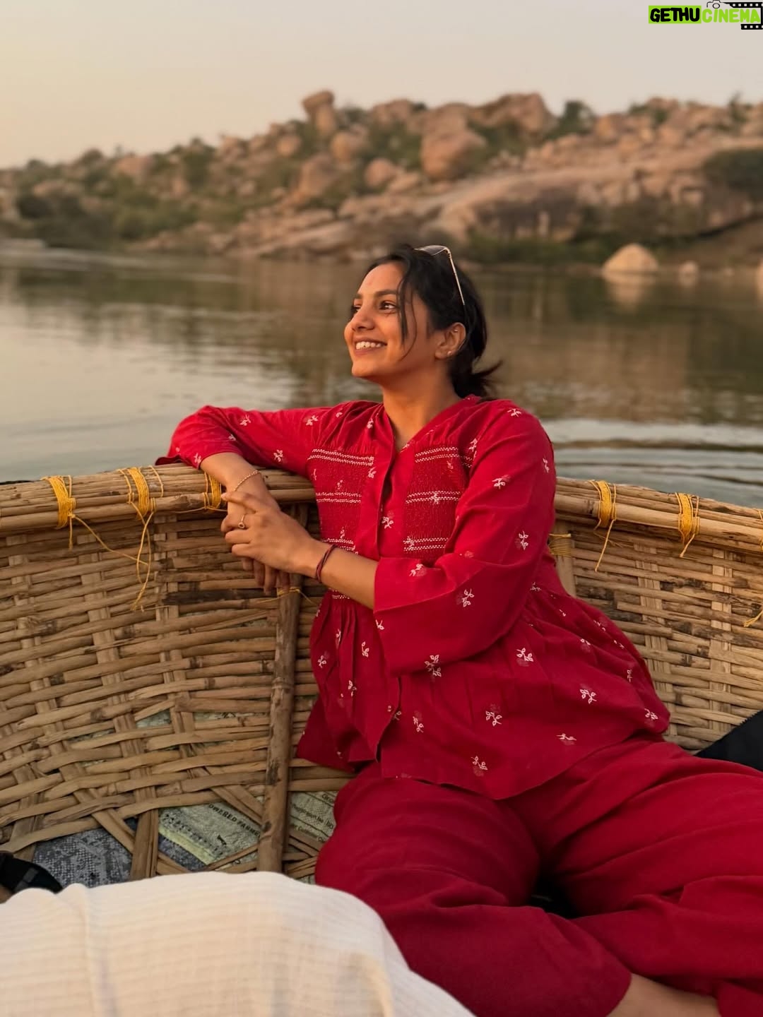 bhumika Basavaraj - 133K Likes - Blessed 🙏✨
#bhumikabasavaraj #hampỉ