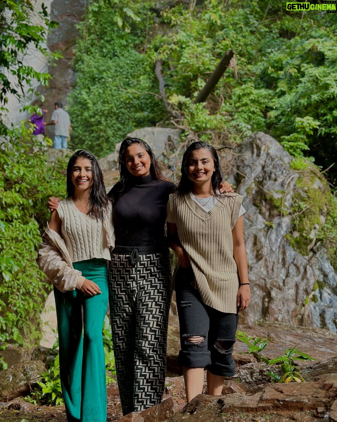 bhumika Basavaraj - 75.2K Likes - That smell of wet earth, and the sound of falling rain is my addiction✨🌧️

#bhumikabasavaraj