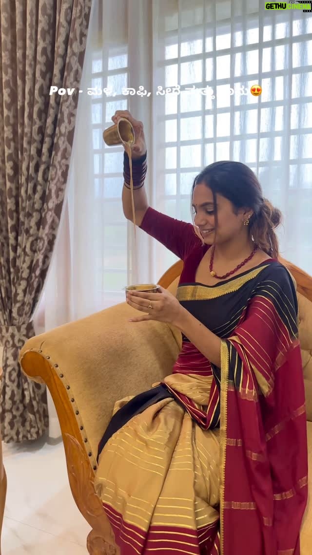 bhumika Basavaraj - 58K Likes - ಕಾಫಿನಾಡಲ್ಲಿ ನಾವು ಹೀಗೆ ready ಆಗದು ಕಾಫಿ ಕುಡಿಯಕ್ಕೆ…😝 
ನಿಮ್ ಊರಲ್ಲೂ ಹೀಗೆ ನ…? 🤷‍♀️
#saree : @label_saistudio 
#bhumikabasavaraj