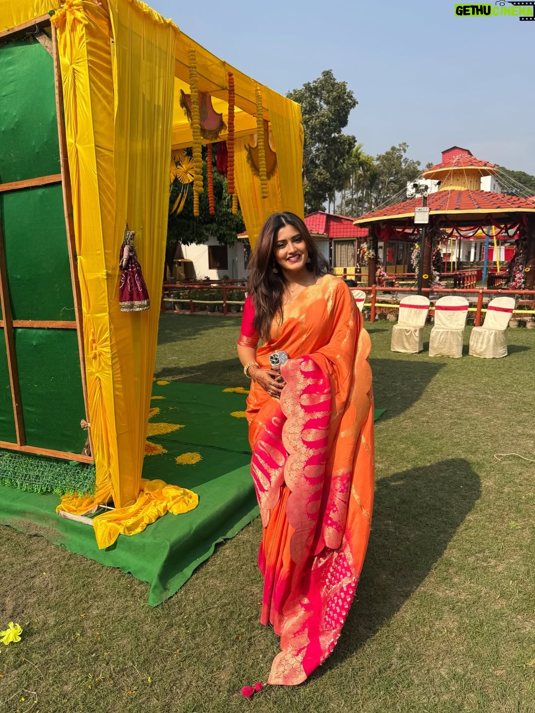 chandra Chakraborty - 1.8K Likes - Gallery dump from cousin ki shaadi 🌼
.
.
.
.
.
.
#haldi #kolkatawedding #bengaliwedding #saree #family #wedding #explore #taneirasarees #makeup #ᴘʜᴏᴛᴏᴅᴜᴍᴘ