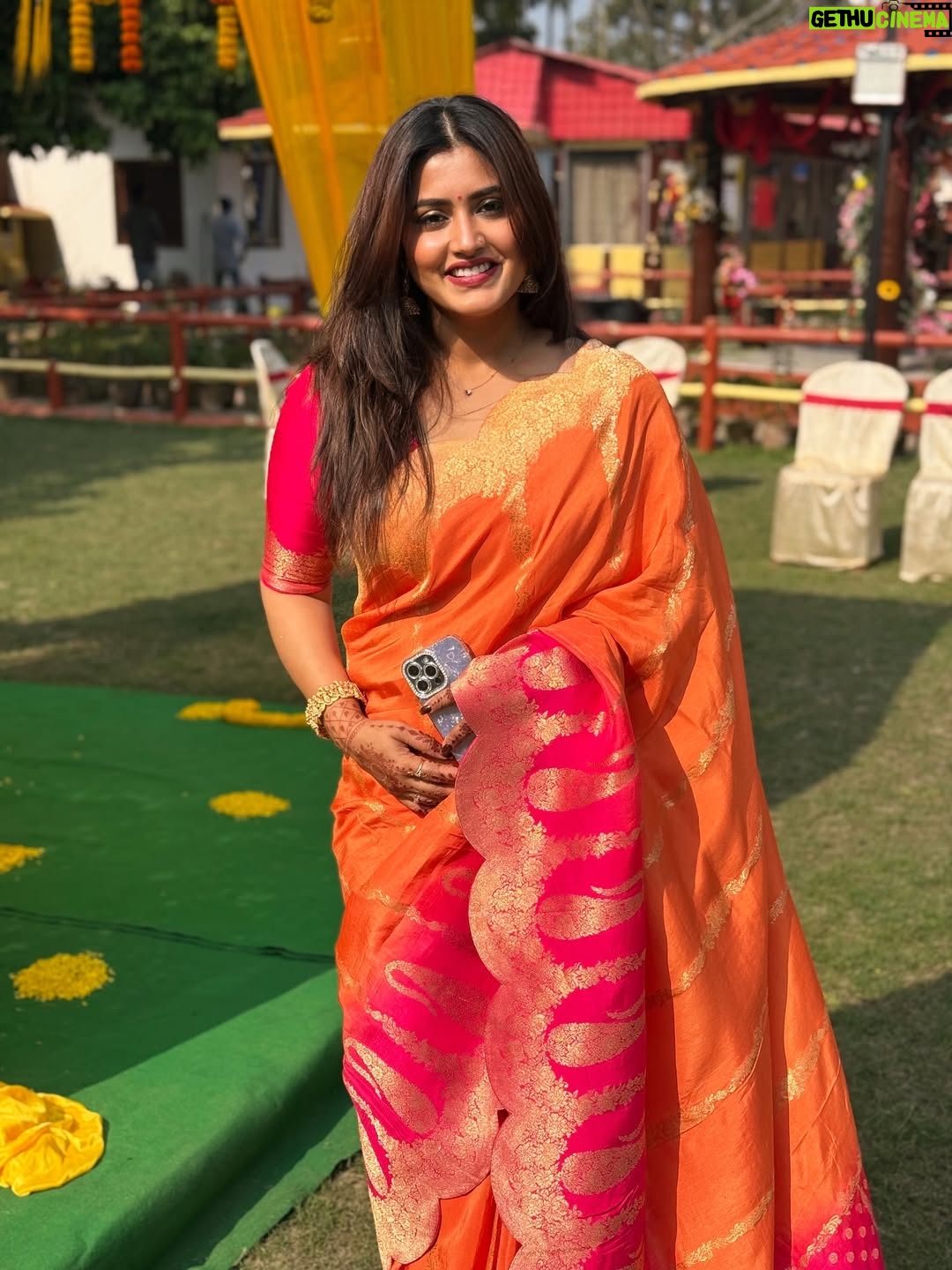 chandra Chakraborty - 1.8K Likes - Gallery dump from cousin ki shaadi 🌼
.
.
.
.
.
.
#haldi #kolkatawedding #bengaliwedding #saree #family #wedding #explore #taneirasarees #makeup #ᴘʜᴏᴛᴏᴅᴜᴍᴘ