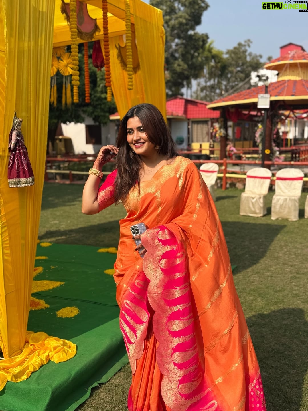 chandra Chakraborty - 1.8K Likes - Gallery dump from cousin ki shaadi 🌼
.
.
.
.
.
.
#haldi #kolkatawedding #bengaliwedding #saree #family #wedding #explore #taneirasarees #makeup #ᴘʜᴏᴛᴏᴅᴜᴍᴘ