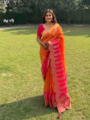 chandra Chakraborty Instagram - Gallery dump from cousin ki shaadi 🌼
.
.
.
.
.
.
#haldi #kolkatawedding #bengaliwedding #saree #family #wedding #explore #taneirasarees #makeup #ᴘʜᴏᴛᴏᴅᴜᴍᴘ