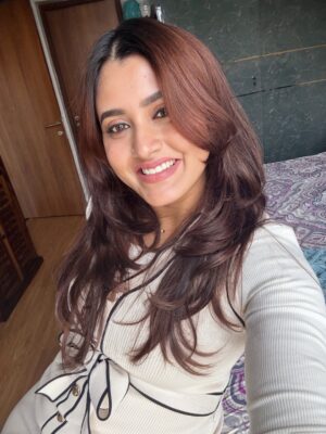 chandra Chakraborty Instagram - All about a good hair day turning into a great night 💕
.
.
.
.
.
.
#ootd #makeup #allaboutlastnight❤️#instamood #selfies #selfieoftheday #bangalore #goodhair