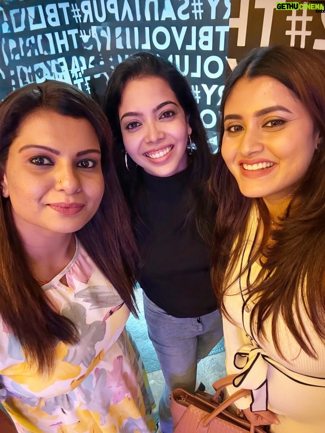 chandra Chakraborty - 1.4K Likes - All about a good hair day turning into a great night 💕 
.
.
.
.
.
.
#ootd #makeup #allaboutlastnight❤️#instamood #selfies #selfieoftheday #bangalore #goodhair