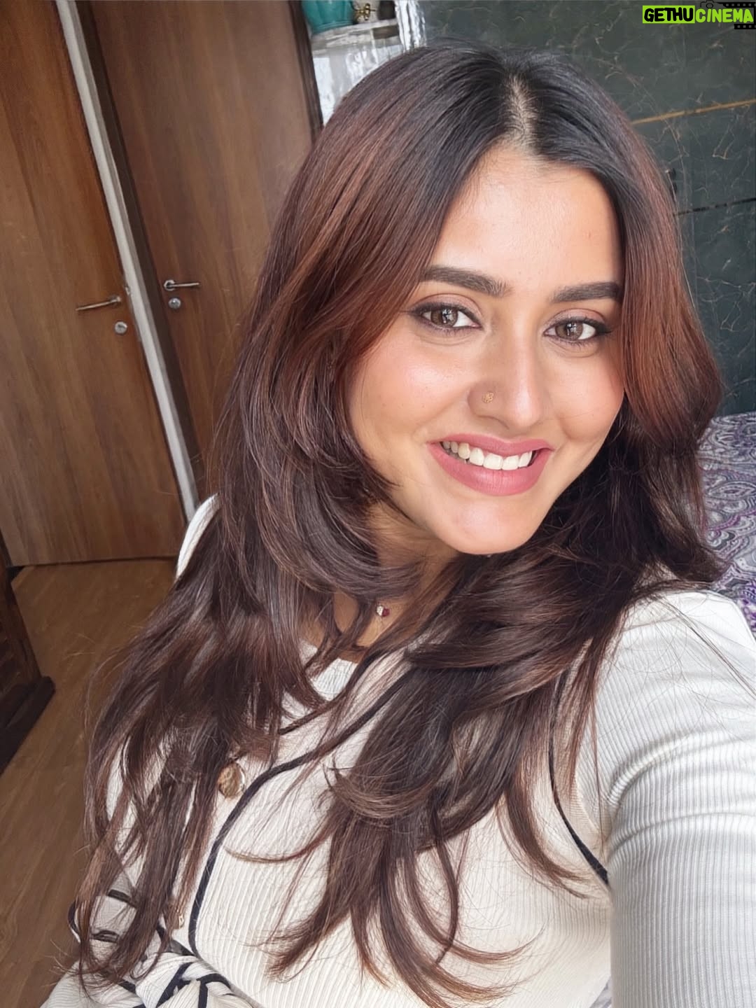 chandra Chakraborty - 1.4K Likes - All about a good hair day turning into a great night 💕 
.
.
.
.
.
.
#ootd #makeup #allaboutlastnight❤️#instamood #selfies #selfieoftheday #bangalore #goodhair