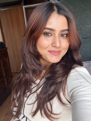 chandra Chakraborty Instagram - All about a good hair day turning into a great night 💕
.
.
.
.
.
.
#ootd #makeup #allaboutlastnight❤️#instamood #selfies #selfieoftheday #bangalore #goodhair