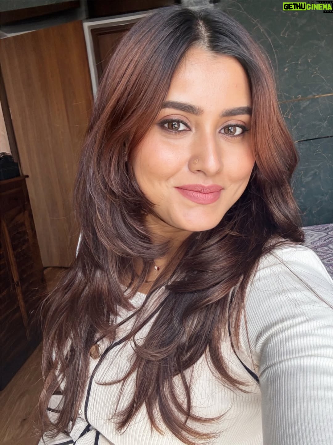 chandra Chakraborty - 1.4K Likes - All about a good hair day turning into a great night 💕 
.
.
.
.
.
.
#ootd #makeup #allaboutlastnight❤️#instamood #selfies #selfieoftheday #bangalore #goodhair