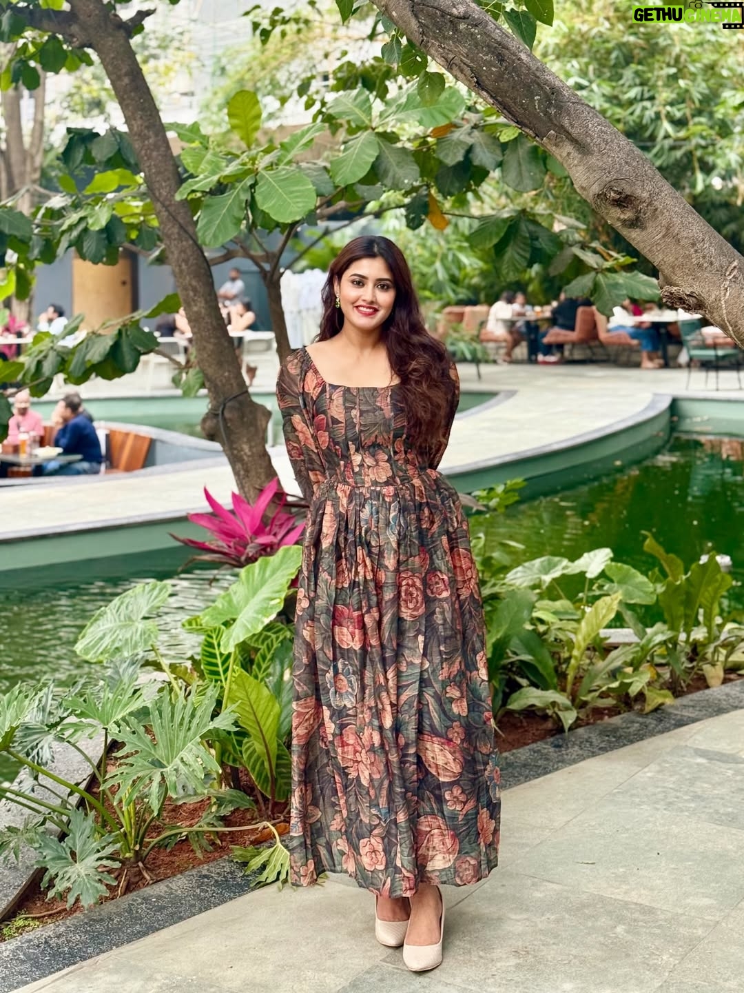 chandra Chakraborty - 1.9K Likes - A blooming outfit.. almost dressed like a garden 🪴 
.
.
.
Outfit: @labelritukumar 
.
.
.
.
#longdress #bangalore #instafashion #instamood #instapic #weekend #makeup #deckedup