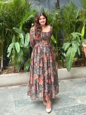 chandra Chakraborty Instagram - A blooming outfit.. almost dressed like a garden 🪴
.
.
.
Outfit: @labelritukumar
.
.
.
.
#longdress #bangalore #instafashion #instamood #instapic #weekend #makeup #deckedup