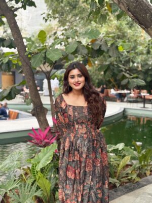 chandra Chakraborty Instagram - A blooming outfit.. almost dressed like a garden 🪴
.
.
.
Outfit: @labelritukumar
.
.
.
.
#longdress #bangalore #instafashion #instamood #instapic #weekend #makeup #deckedup