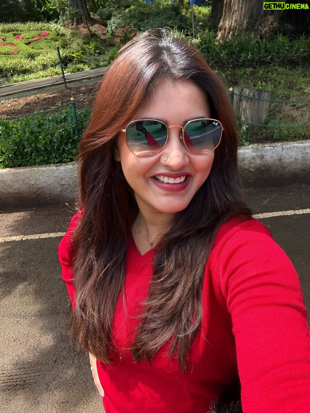 chandra Chakraborty - 5.1K Likes - Messy hair, but in rhythm 👓
.
.
.
.
.
.
.
.
#travelgram #ooty #selfies #travel #instamoment #instagram #travelinstyle #exploreinstagram