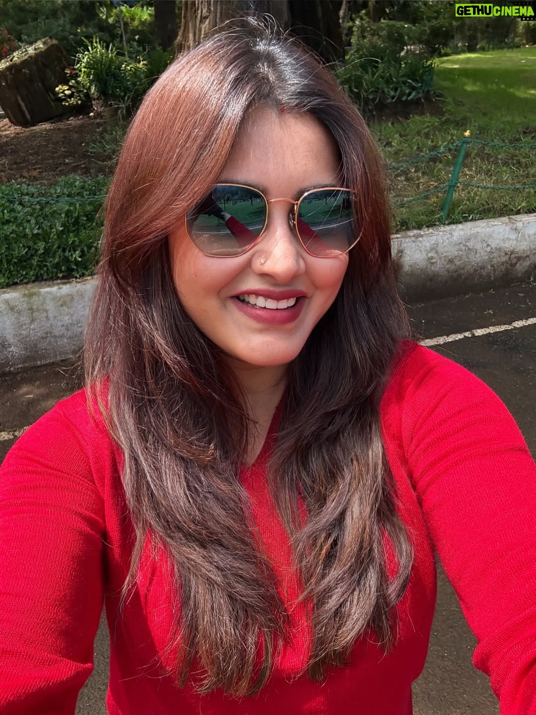 chandra Chakraborty - 5.1K Likes - Messy hair, but in rhythm 👓
.
.
.
.
.
.
.
.
#travelgram #ooty #selfies #travel #instamoment #instagram #travelinstyle #exploreinstagram