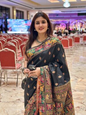 chandra Chakraborty Instagram - The forever Saree Love 🖤♣️🖤
.
.
.
.
.
.
#saree #sareelove #instapic #durgapuja2025 #photodump