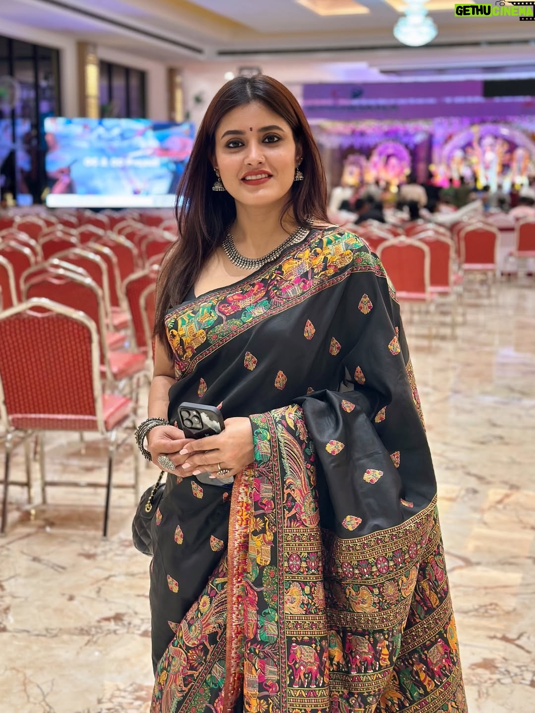 chandra Chakraborty - 3.3K Likes - The forever Saree Love 🖤♣️🖤
.
.
.
.
.
.
#saree #sareelove #instapic #durgapuja2025 #photodump