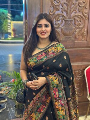 chandra Chakraborty Instagram - The forever Saree Love 🖤♣️🖤
.
.
.
.
.
.
#saree #sareelove #instapic #durgapuja2025 #photodump