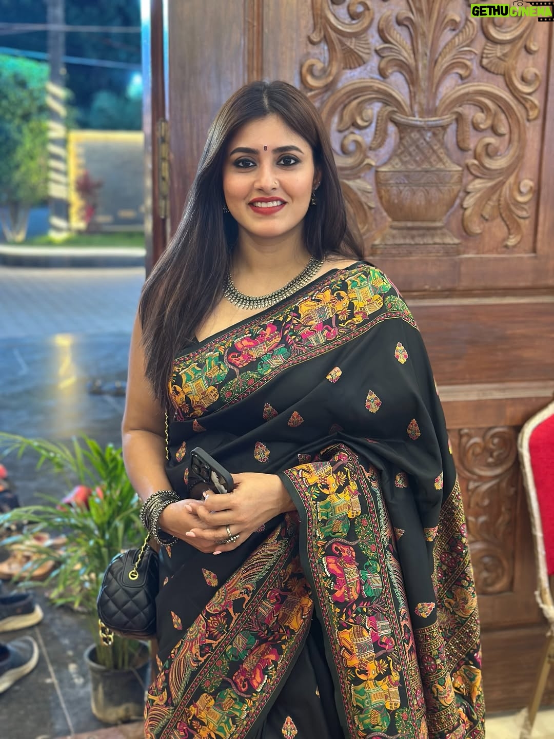 chandra Chakraborty - 3.3K Likes - The forever Saree Love 🖤♣️🖤
.
.
.
.
.
.
#saree #sareelove #instapic #durgapuja2025 #photodump