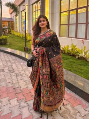 chandra Chakraborty Instagram - The forever Saree Love 🖤♣️🖤
.
.
.
.
.
.
#saree #sareelove #instapic #durgapuja2025 #photodump
