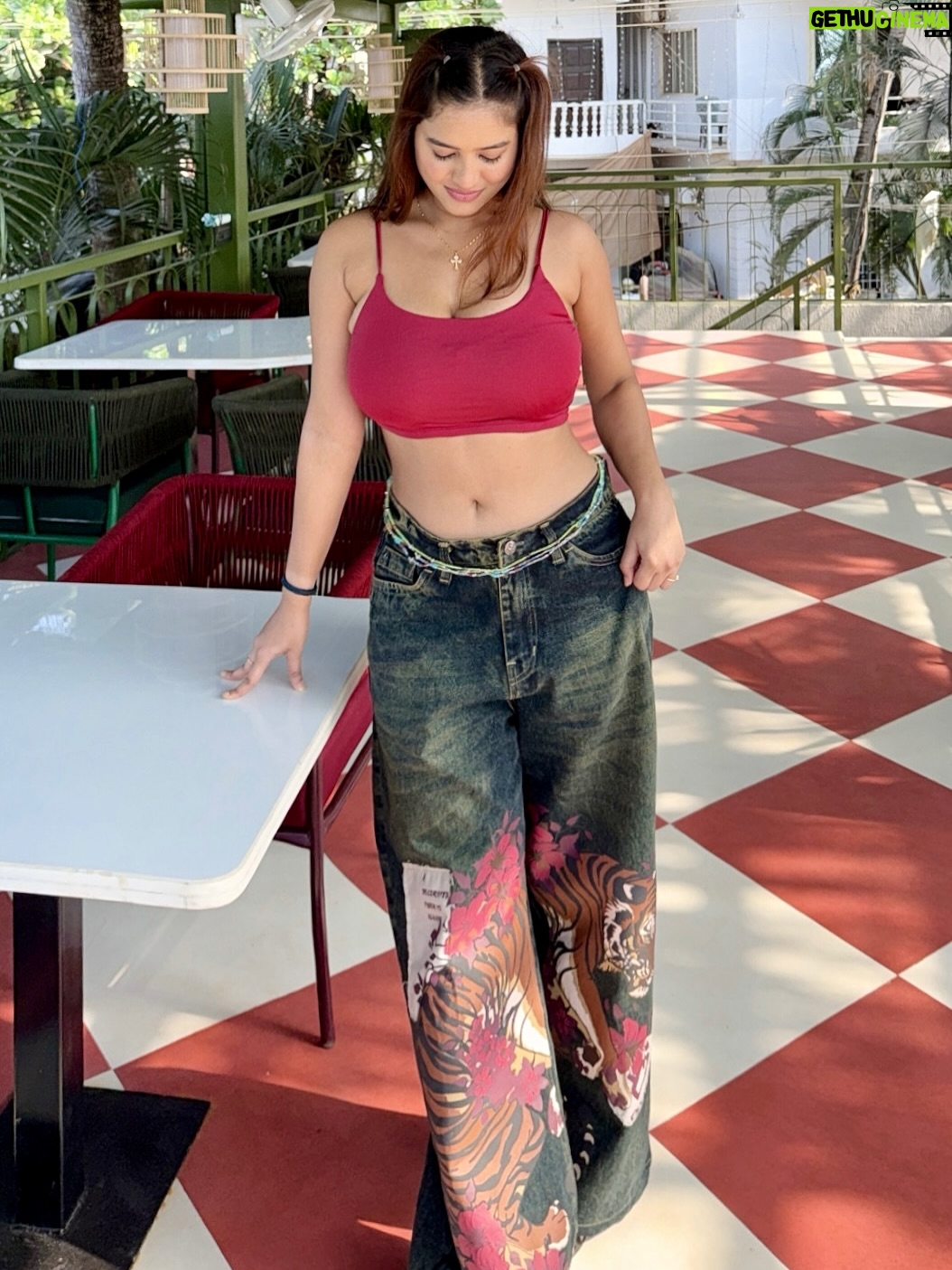 deeksha - 31.6K Likes - Too busy enjoying life to explain it.
@oo.olivia.goa @socialswitch.in