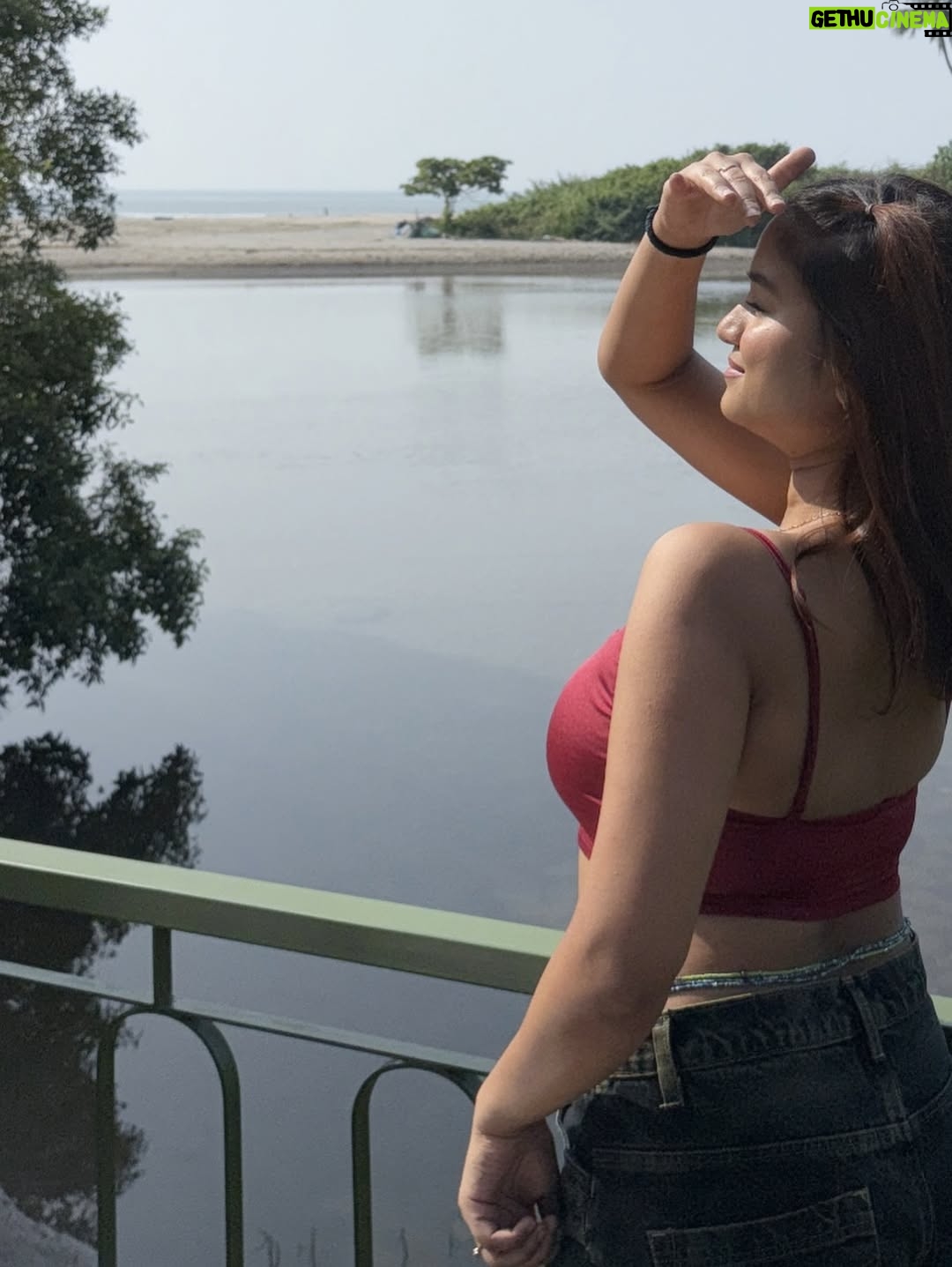 deeksha - 31.6K Likes - Too busy enjoying life to explain it.
@oo.olivia.goa @socialswitch.in