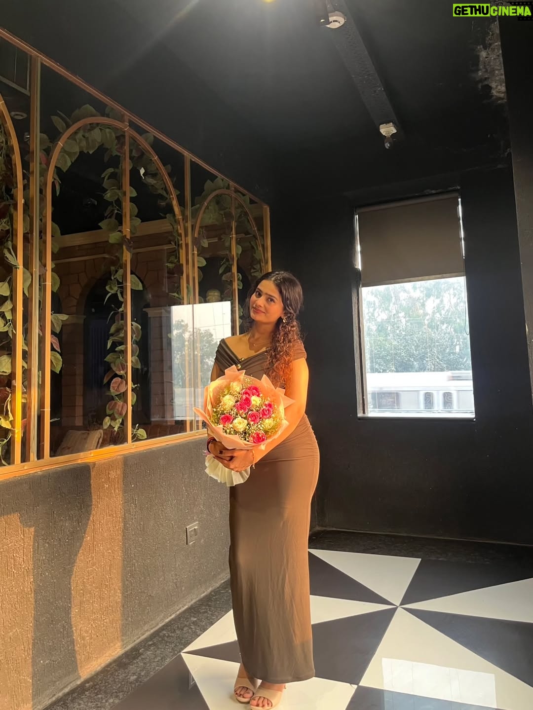 deepaliish - 2.8K Likes - Finally m 21💋🍒💕💅

#birthday
#instamood #posts #foryouシpage #share
