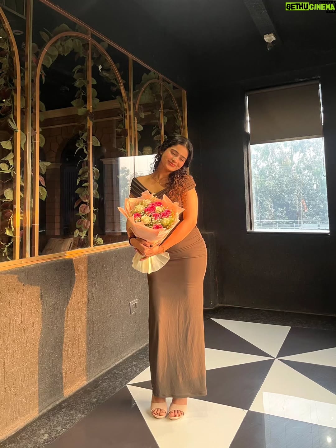 deepaliish - 2.8K Likes - Finally m 21💋🍒💕💅

#birthday
#instamood #posts #foryouシpage #share