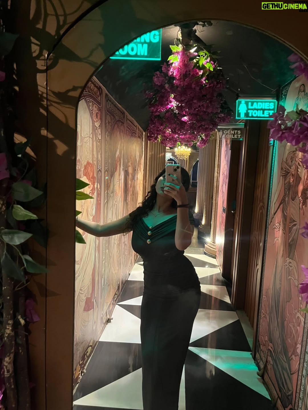 deepaliish - 2.8K Likes - Finally m 21💋🍒💕💅

#birthday
#instamood #posts #foryouシpage #share