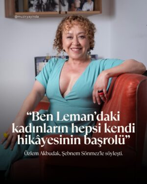 Şebnem Sönmez Instagram - “Güçlü kadın” tanımı bizi tehlikeli bir yola sürüklüyor. Benim için güçlü kadın -ya da güçlü insan- olduğu hâli yaşayabilen, varoluşunun kırılgan tarafını ortaya koyabilen, çevresiyle ilişki içinde kalabilen, gerektiğinde değişebilen, inançlarını yaşayabilen kişidir. Kararlarının sorumluluğunu taşıyabilen… 

Hakkını arayabilen de güçlüdür, arayamayan da. Önemli olan insanın hem kendinin hem de diğer herkesin farkında olması; kendine ve başkalarına zarar vermeden yaşayabilmesi; dünyaya bir anlam katabilmesi, paylaşabilmesi; iyi, doğru ve güzelin peşinde olmasıdır.

Şebnem Sönmez anlatıyor.

Künye: 
Photo / Mehmet Kaçmaz Hair / Aru - Metin Demir 
Makeup/ Yasin Şefik