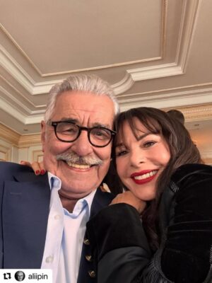 Şenay Gürler Instagram - Canım Ali abicim seninle çalışmak şahaneydi şahane. İlk tanıştığımız anda dediğim gibi Brian Cox’tan daha yakışıklısın😍
Daha uzun süreli çalışmak dileğiyle…