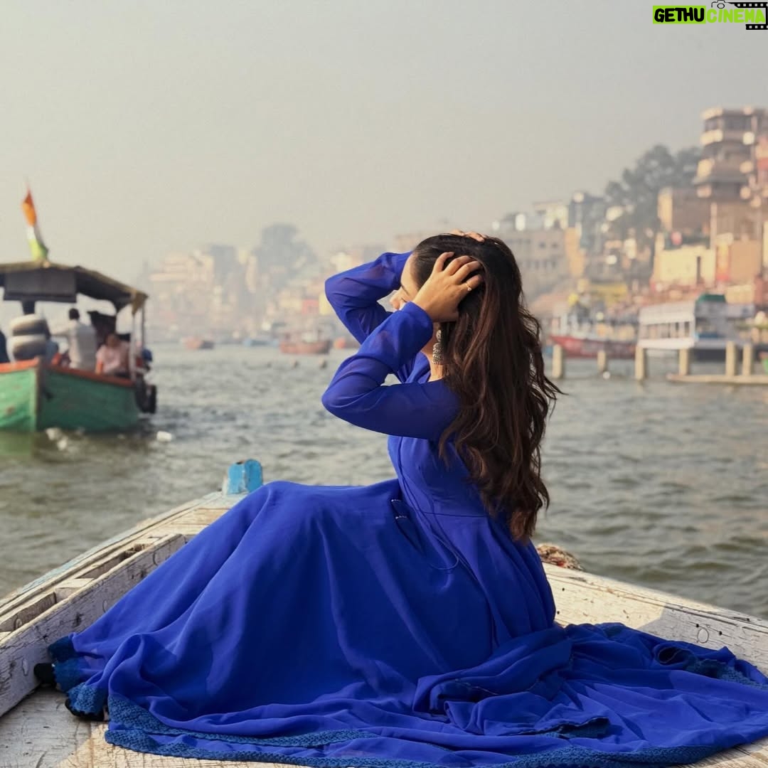 geetika bisht - 2.8K Likes - Yeh sheher dikhta kam, mehsoos zyada hota hai…🫶🏻
.
.
.
#banaras #varanasighats #fyp #explore #explorepage✨