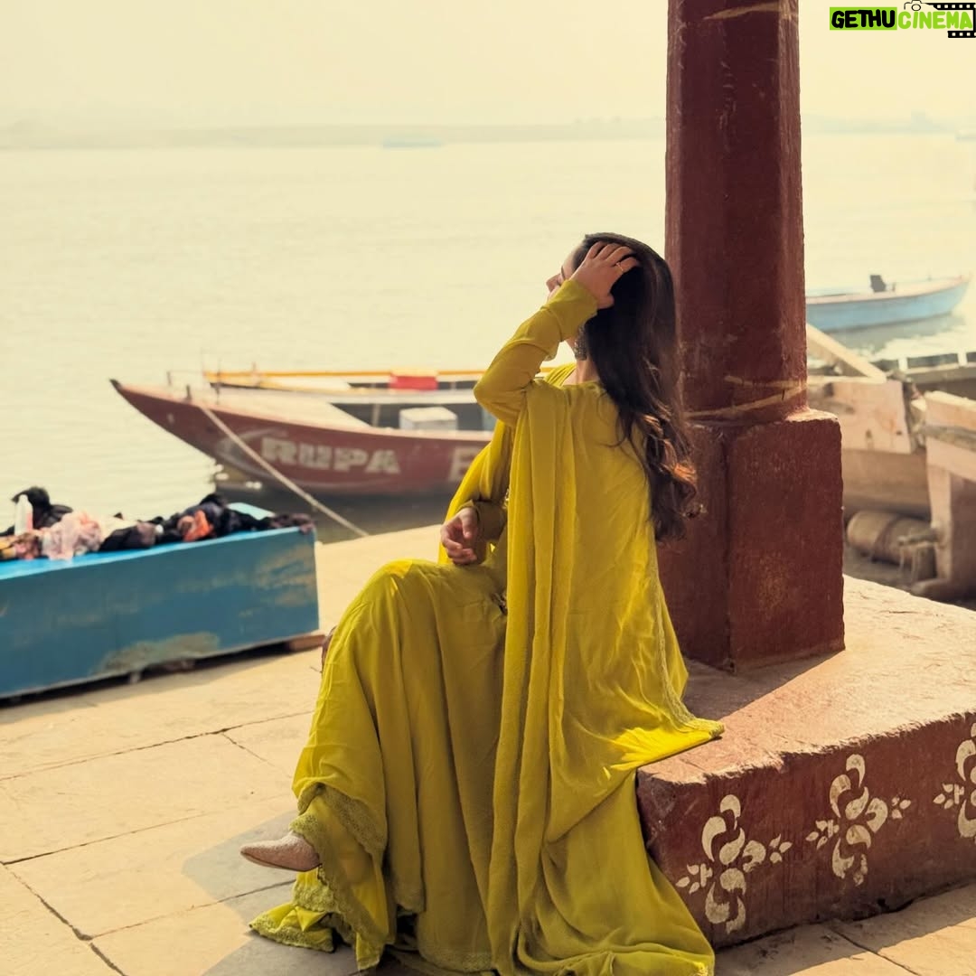 geetika bisht - 2.8K Likes - Yeh sheher dikhta kam, mehsoos zyada hota hai…🫶🏻
.
.
.
#banaras #varanasighats #fyp #explore #explorepage✨