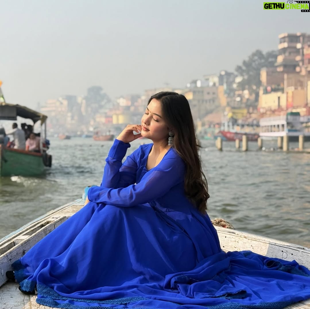 geetika bisht - 2.8K Likes - Yeh sheher dikhta kam, mehsoos zyada hota hai…🫶🏻
.
.
.
#banaras #varanasighats #fyp #explore #explorepage✨