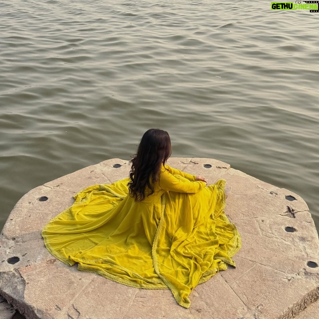 geetika bisht - 2.8K Likes - Yeh sheher dikhta kam, mehsoos zyada hota hai…🫶🏻
.
.
.
#banaras #varanasighats #fyp #explore #explorepage✨