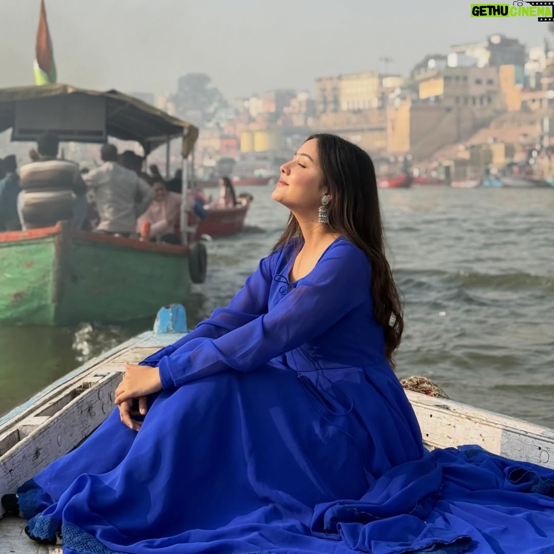 geetika bisht - 2.8K Likes - Yeh sheher dikhta kam, mehsoos zyada hota hai…🫶🏻
.
.
.
#banaras #varanasighats #fyp #explore #explorepage✨