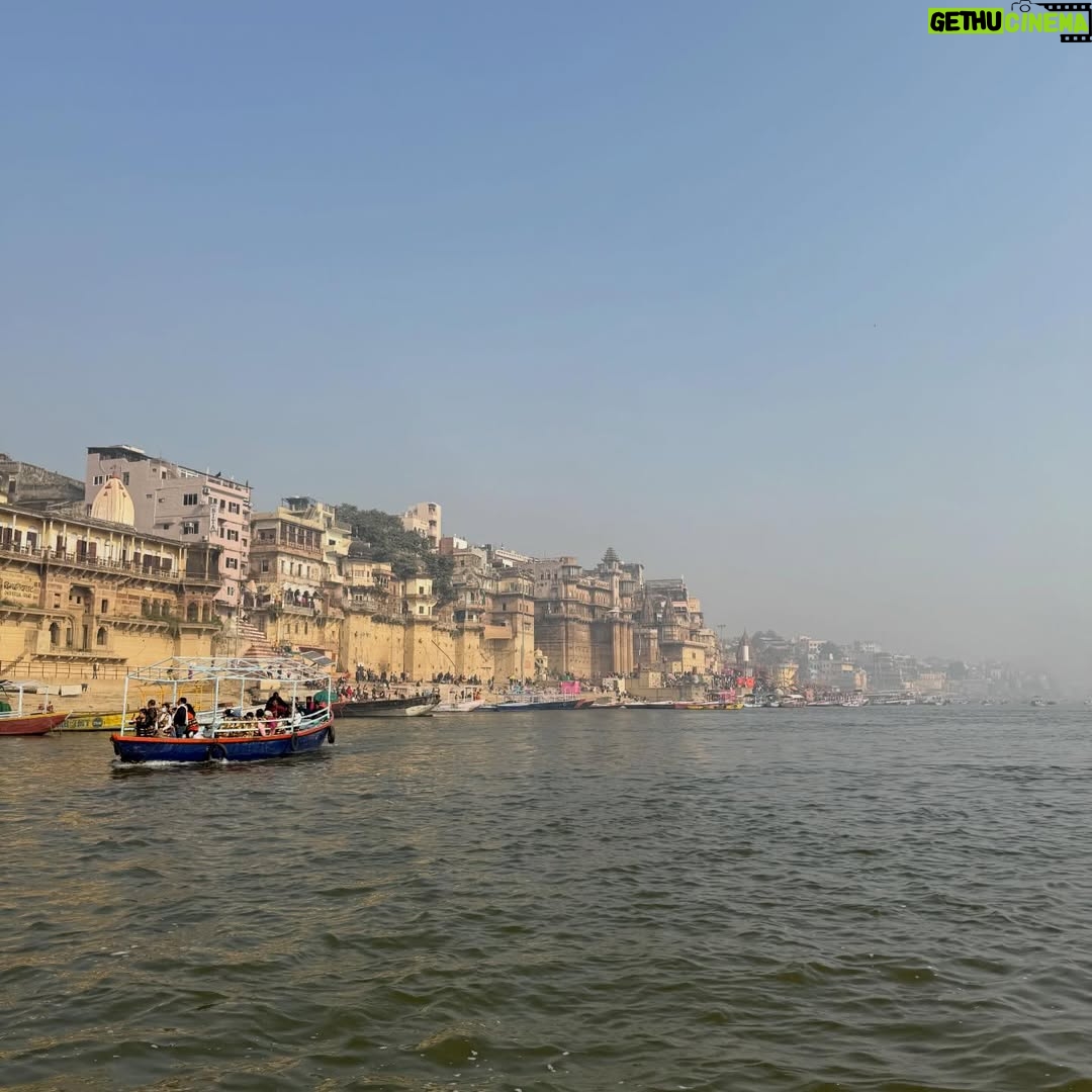 geetika bisht - 2.8K Likes - Yeh sheher dikhta kam, mehsoos zyada hota hai…🫶🏻
.
.
.
#banaras #varanasighats #fyp #explore #explorepage✨