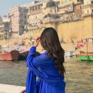 geetika bisht Instagram - Yeh sheher dikhta kam, mehsoos zyada hota hai…🫶🏻
.
.
.
#banaras #varanasighats #fyp #explore #explorepage✨