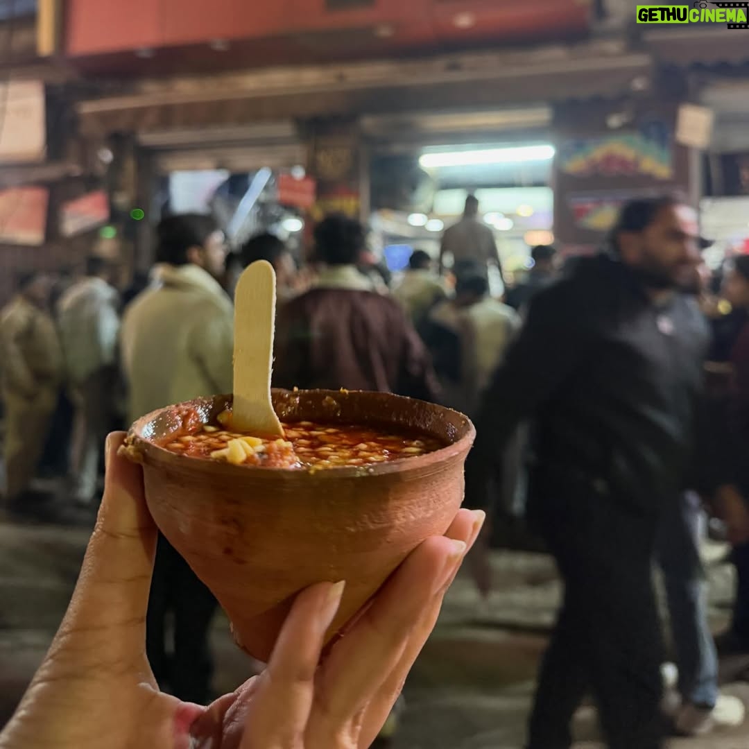 geetika bisht - 2.8K Likes - Yeh sheher dikhta kam, mehsoos zyada hota hai…🫶🏻
.
.
.
#banaras #varanasighats #fyp #explore #explorepage✨