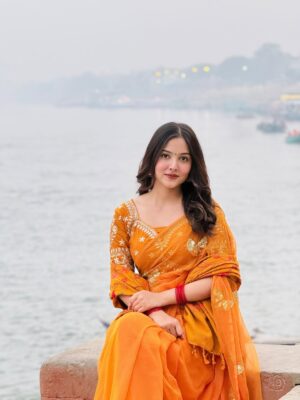 geetika bisht Instagram - Rasiya🧡